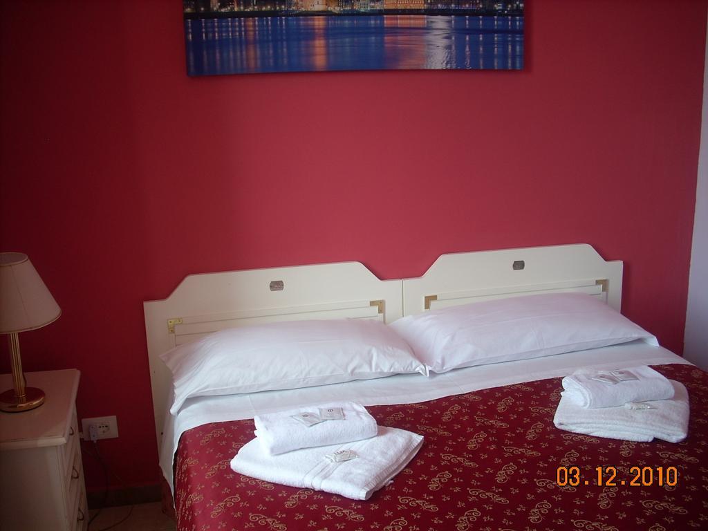 拉特瑞达尔摩洛酒店 菲乌米奇诺 客房 照片